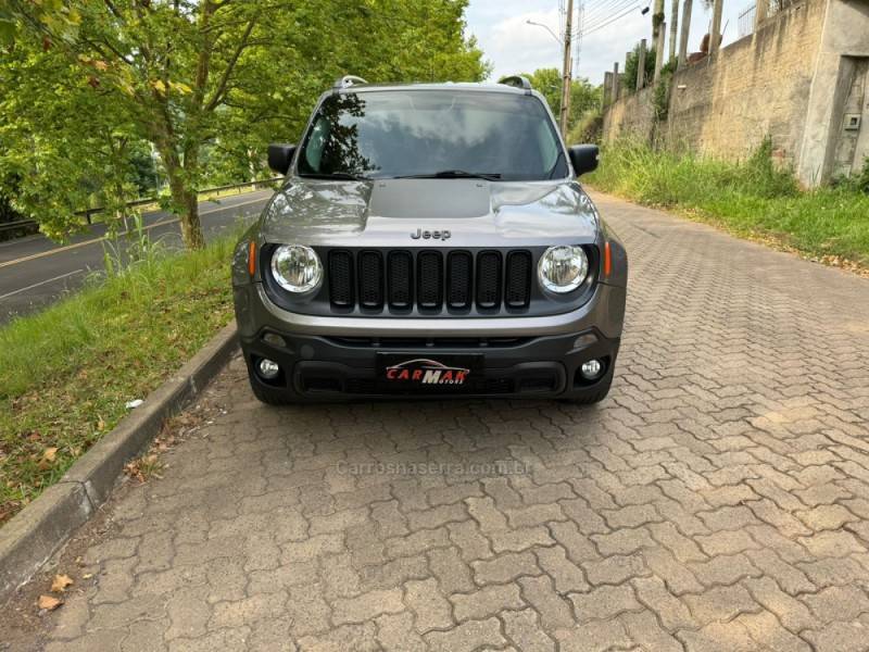 JEEP - RENEGADE - 2017/2018 - Cinza - R$ 99.900,00