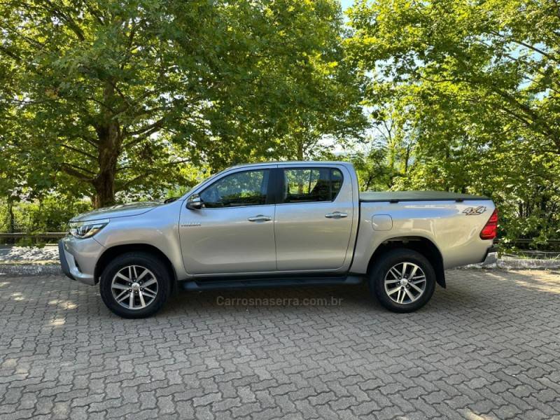 TOYOTA - HILUX - 2017/2017 - Prata - R$ 179.900,00