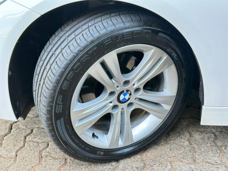 BMW - 320I - 2016/2017 - Branca - R$ 125.900,00