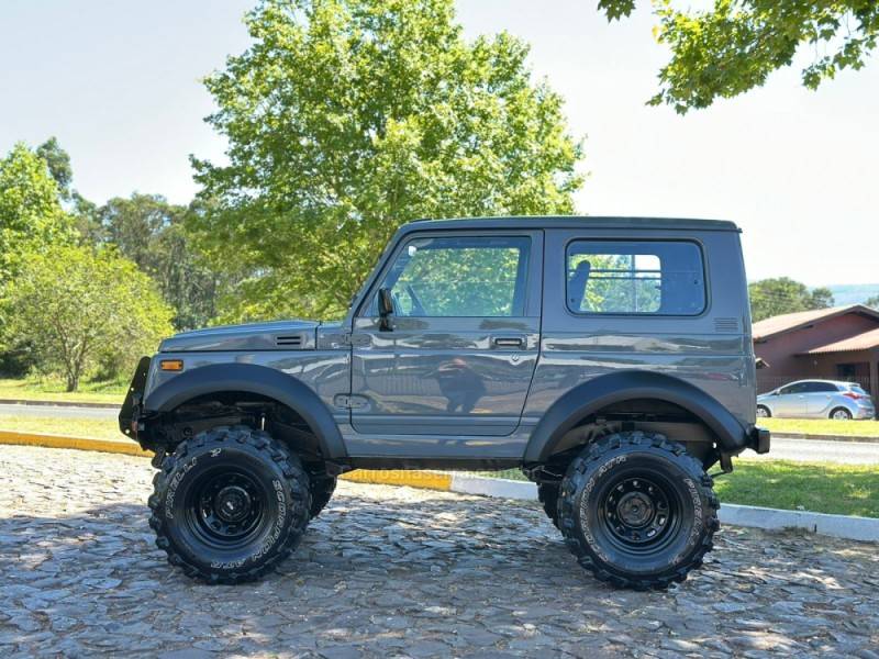 SUZUKI - SAMURAI - 1993/1993 - Cinza - R$ 79.900,00