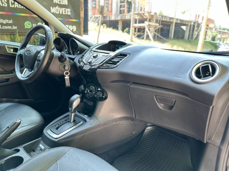FORD - FIESTA - 2016/2017 - Preta - R$ 59.900,00