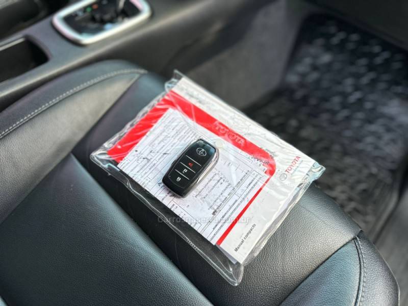 TOYOTA - HILUX - 2021/2021 - Branca - R$ 227.900,00