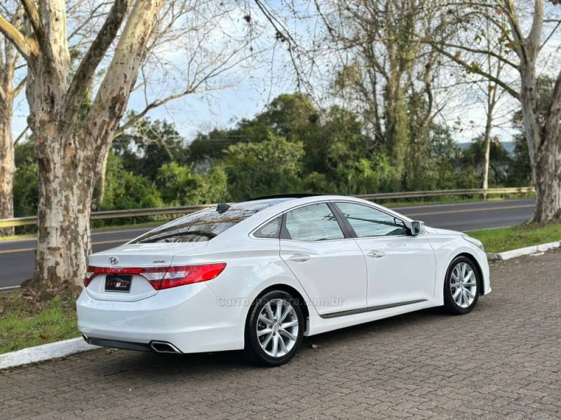 HYUNDAI - AZERA - 2014/2015 - Branca - R$ 99.900,00