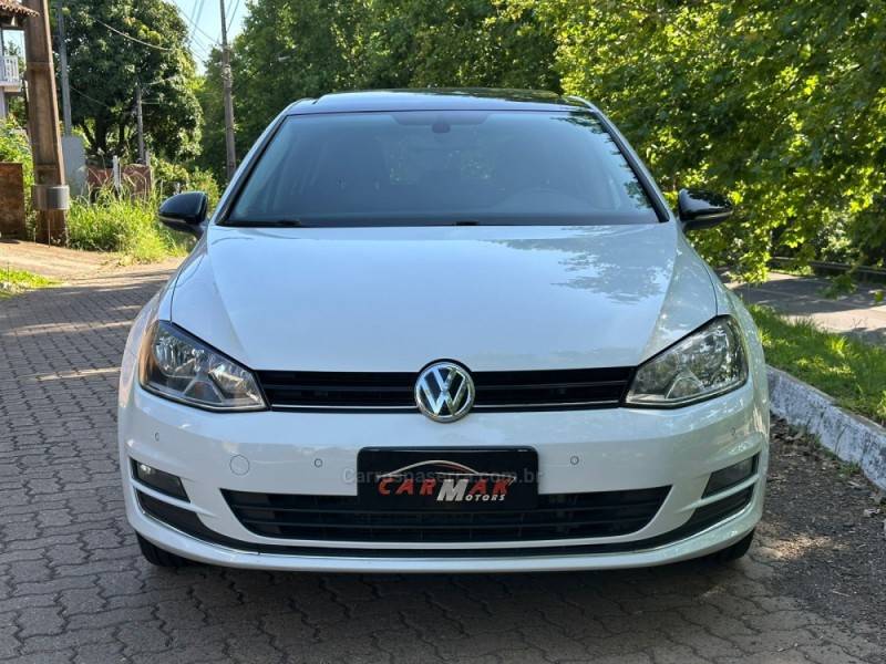 VOLKSWAGEN - GOLF - 2015/2015 - Branca - R$ 89.900,00