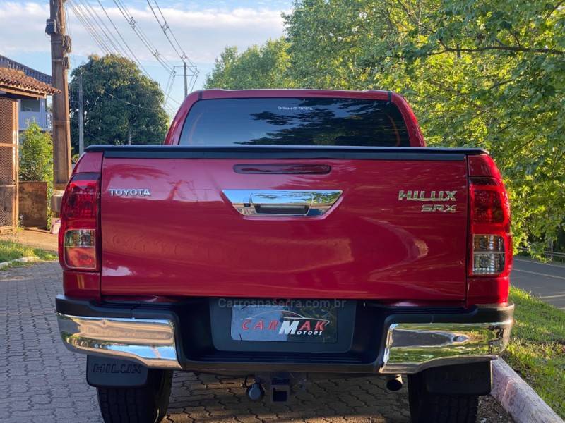 TOYOTA - HILUX - 2017/2016 - Vermelha - R$ 192.900,00