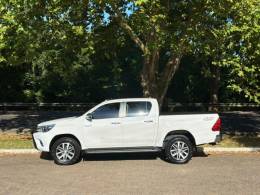 TOYOTA - HILUX - 2017/2018 - Branca - R$ 175.000,00