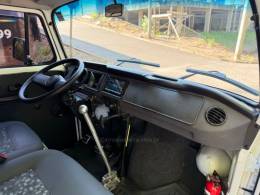 VOLKSWAGEN - KOMBI - 2013/2014 - Branca - R$ 68.900,00