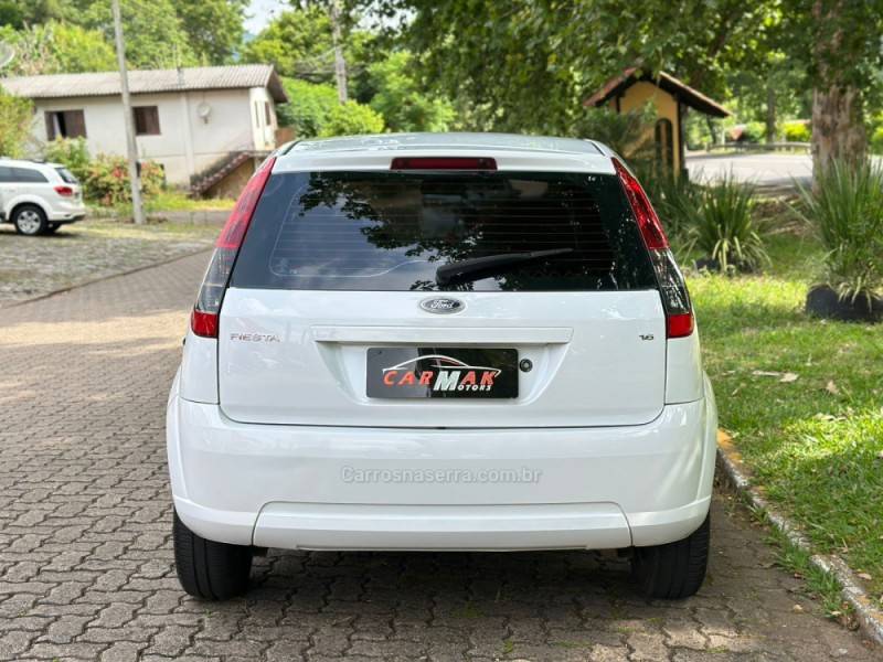 FORD - FIESTA - 2012/2013 - Branca - R$ 34.900,00