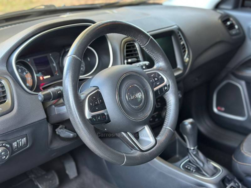JEEP - COMPASS - 2017/2018 - Preta - R$ 98.900,00