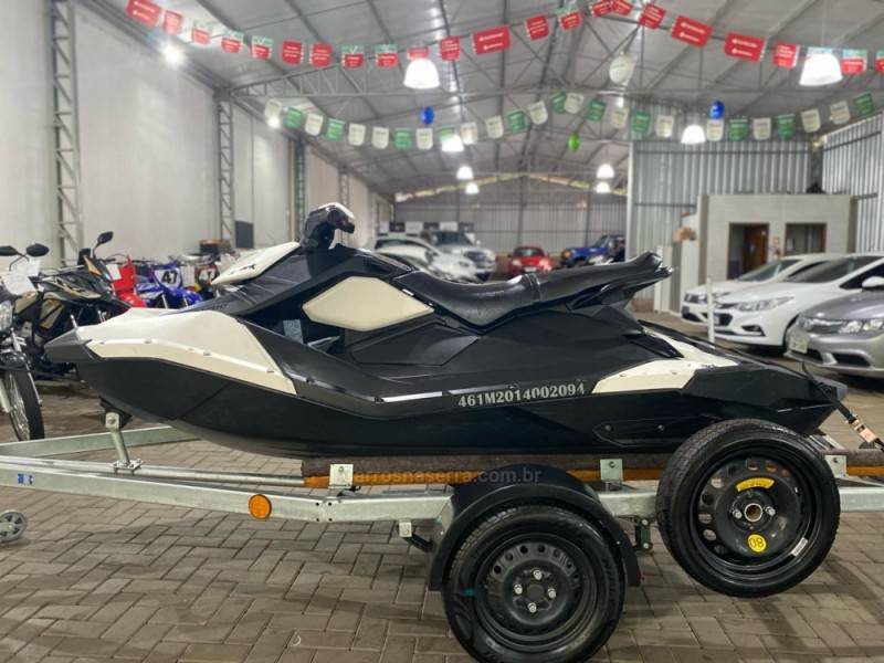 SEADOO - JET SKI - 2013/2014 - Branca - R$ 42.900,00