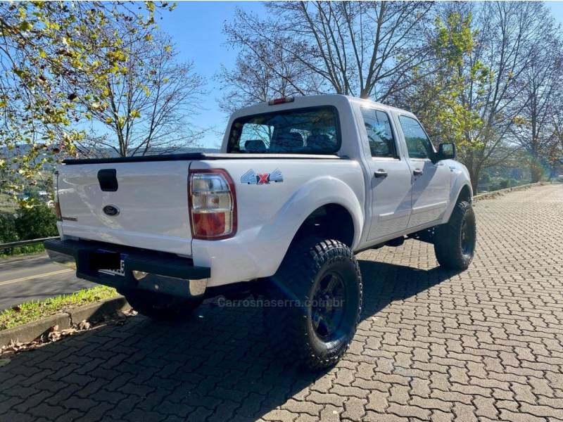 FORD - RANGER - 2011/2011 - Branca - R$ 105.900,00