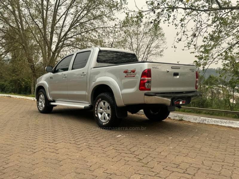 TOYOTA - HILUX - 2014/2014 - Prata - R$ 144.900,00