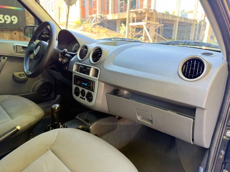 VOLKSWAGEN - SAVEIRO - 2009/2010 - Preta - R$ 39.900,00