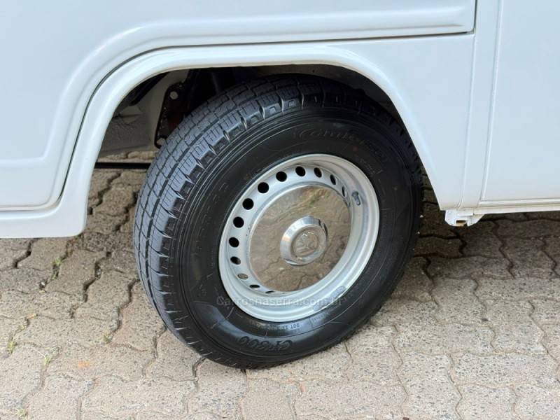 VOLKSWAGEN - KOMBI - 2013/2014 - Branca - R$ 68.900,00