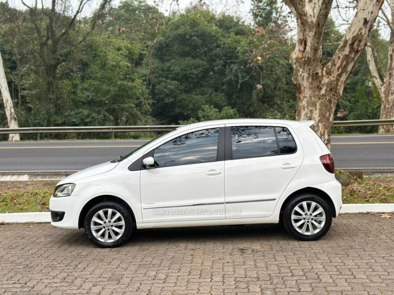 VOLKSWAGEN - FOX - 2010/2011 - Branca - R$ 38.900,00