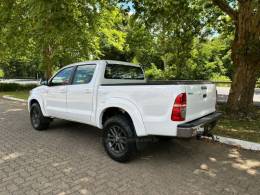 TOYOTA - HILUX - 2014/2015 - Branca - R$ 155.900,00