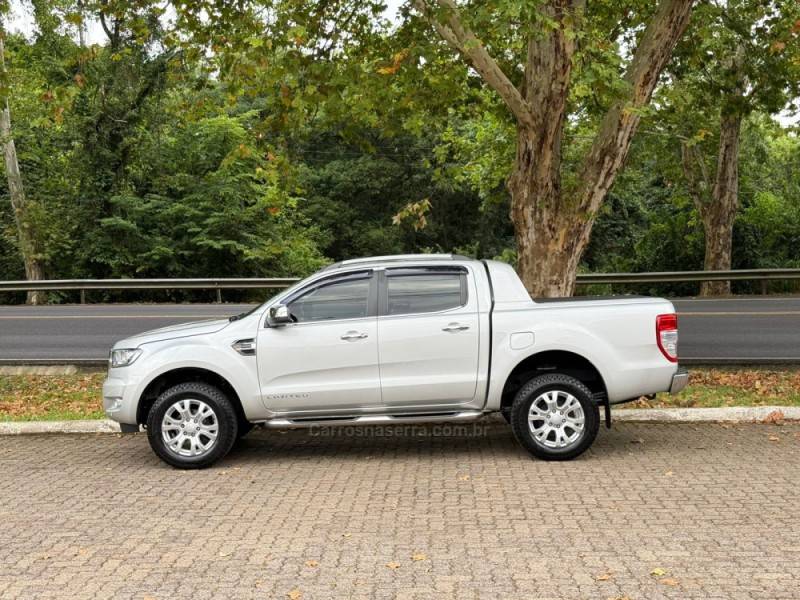 FORD - RANGER - 2017/2017 - Prata - R$ 125.900,00