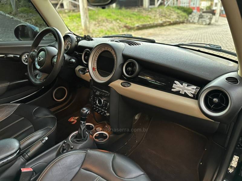 MINI - COOPER - 2013/2013 - Preta - R$ 75.900,00