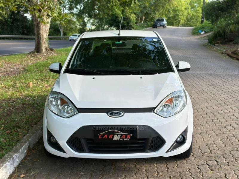 FORD - FIESTA - 2012/2013 - Branca - R$ 35.900,00